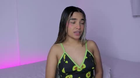 Snapshot of annebull_ chatting on December 1, 2025, 5:01 am Anne online show from December 1, 2025, 5:01 am