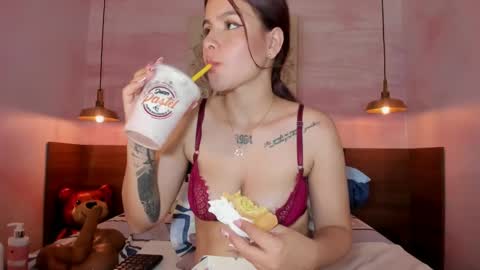 Snapshot of annedixie chatting on February 20, 2025, 12:25 pm Anne online show from February 20, 2025, 12:25 pm
