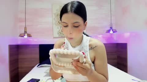 Snapshot of annedixie chatting on September 9, 2025, 3:06 am Anne online show from September 9, 2025, 3:06 am
