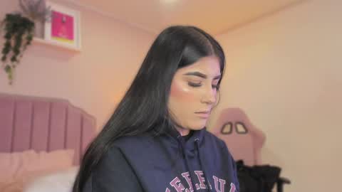 Anne  online show from February 19, 2025, 12:11 pm