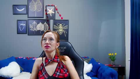 Snapshot of annehove chatting on February 14, 2025, 8:21 am Anne online show from February 14, 2025, 8:21 am
