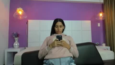 Snapshot of annhouston_ chatting on December 2, 2025, 12:43 pm Ann online show from December 2, 2025, 12:43 pm