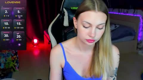 Snapshot of annie69kiss chatting on October 26, 2025, 9:21 pm Annie online show from October 26, 2025, 9:21 pm