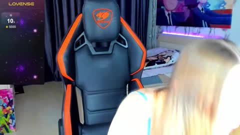 Snapshot of annie69kiss chatting on February 24, 2026, 6:28 pm Annie online show from February 24, 2026, 6:28 pm