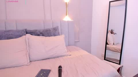 annie_20_ online show from January 6, 2026, 12:09 pm