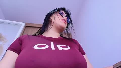 annie_20_ online show from April 4, 2026, 6:27 pm