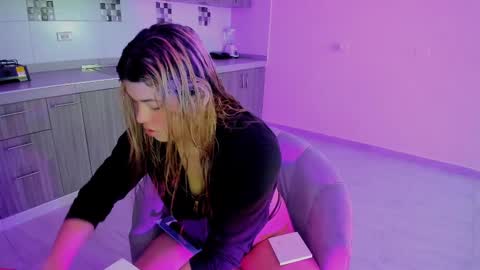 Snapshot of annie_andrade1 chatting on March 8, 2025, 7:38 am annie online show from March 8, 2025, 7:38 am