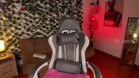 annie_barozzi online show from January 4, 2025, 4:32 pm