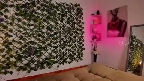 annie_barozzi online show from January 11, 2025, 4:36 pm