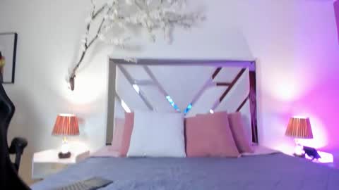 Annie  online show from October 21, 2025, 12:28 pm