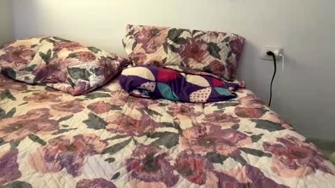 Annie  online show from December 17, 2024, 7:48 pm