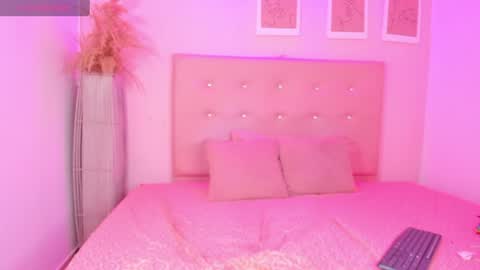 annie_dolce_ online show from July 11, 2026, 1:47 pm