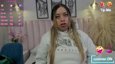 Snapshot of annie_karlsson__ chatting on September 13, 2025, 3:06 am online show from September 13, 2025, 3:06 am