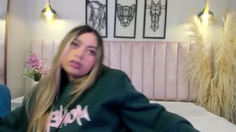 Snapshot of annie_karlsson__ chatting on September 20, 2025, 3:18 am online show from September 20, 2025, 3:18 am