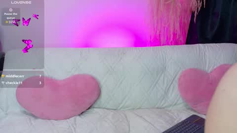 annie_loff online show from March 19, 2026, 11:42 pm