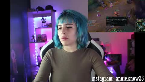 Snapshot of annie_snow_ chatting on January 10, 2025, 2:57 am JEANNE no olvides seguirme dont forget follow me uu online show from January 10, 2025, 2:57 am