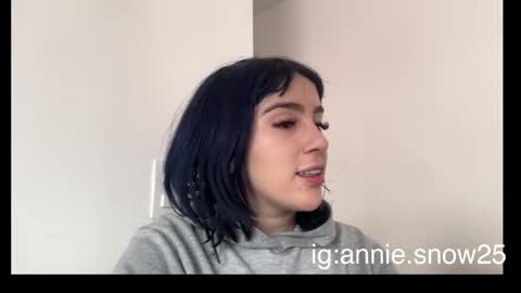 Snapshot of annie_snow_ chatting on February 12, 2025, 7:45 pm JEANNE no olvides seguirme dont forget follow me uu online show from February 12, 2025, 7:45 pm