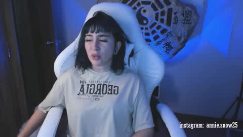 Snapshot of annie_snow_ chatting on February 16, 2025, 12:08 am JEANNE no olvides seguirme dont forget follow me uu online show from February 16, 2025, 12:08 am