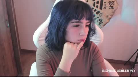 Snapshot of annie_snow_ chatting on February 20, 2025, 6:57 pm JEANNE no olvides seguirme dont forget follow me uu online show from February 20, 2025, 6:57 pm