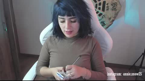 Snapshot of annie_snow_ chatting on February 20, 2025, 10:04 pm JEANNE no olvides seguirme dont forget follow me uu online show from February 20, 2025, 10:04 pm