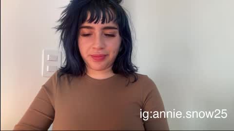 Snapshot of annie_snow_ chatting on February 28, 2025, 9:33 pm JEANNE no olvides seguirme dont forget follow me uu online show from February 28, 2025, 9:33 pm