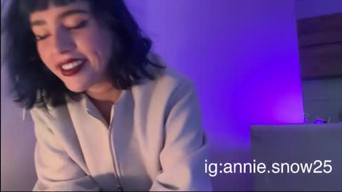 Snapshot of annie_snow_ chatting on March 3, 2025, 10:10 pm JEANNE no olvides seguirme dont forget follow me uu online show from March 3, 2025, 10:10 pm