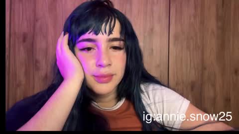 Snapshot of annie_snow_ chatting on March 11, 2025, 3:26 am JEANNE no olvides seguirme dont forget follow me uu online show from March 11, 2025, 3:26 am