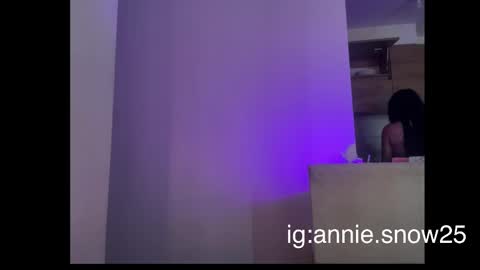 Snapshot of annie_snow_ chatting on March 11, 2025, 7:25 pm JEANNE no olvides seguirme dont forget follow me uu online show from March 11, 2025, 7:25 pm