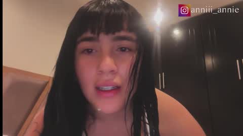 Snapshot of annie_snow_ chatting on October 8, 2025, 8:50 pm JEANNE no olvides seguirme dont forget follow me uu online show from October 8, 2025, 8:50 pm