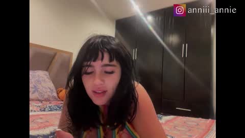 Snapshot of annie_snow_ chatting on October 23, 2025, 8:51 pm JEANNE no olvides seguirme dont forget follow me uu online show from October 23, 2025, 8:51 pm