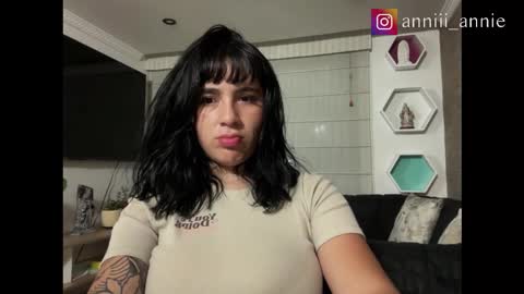 Snapshot of annie_snow_ chatting on October 30, 2025, 11:16 pm JEANNE no olvides seguirme dont forget follow me uu online show from October 30, 2025, 11:16 pm