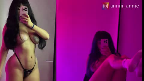 Snapshot of annie_snow_ chatting on November 6, 2025, 12:11 am JEANNE no olvides seguirme dont forget follow me uu online show from November 6, 2025, 12:11 am