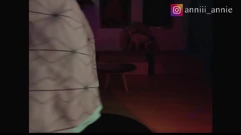 Snapshot of annie_snow_ chatting on November 11, 2025, 5:07 am JEANNE no olvides seguirme dont forget follow me uu online show from November 11, 2025, 5:07 am