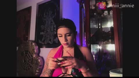 Snapshot of annie_snow_ chatting on November 12, 2025, 10:30 pm JEANNE no olvides seguirme dont forget follow me uu online show from November 12, 2025, 10:30 pm