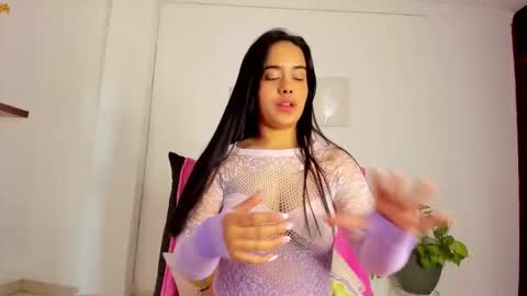 Annie online show from October 3, 2025, 1:41 pm