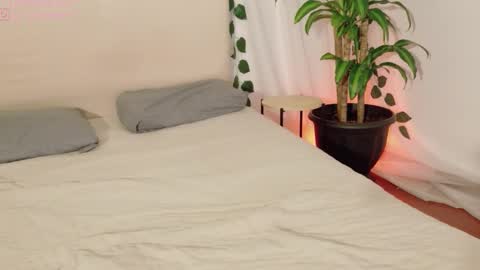 Annie Valeria  online show from February 1, 2026, 7:51 am