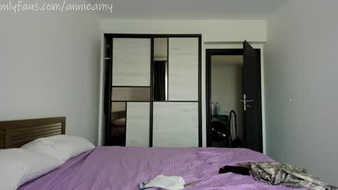 Annie online show from October 31, 2025, 12:06 pm