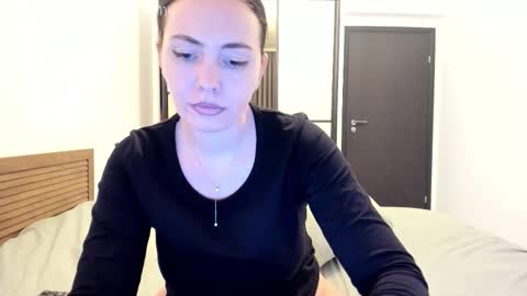 Annie online show from November 15, 2025, 3:52 pm