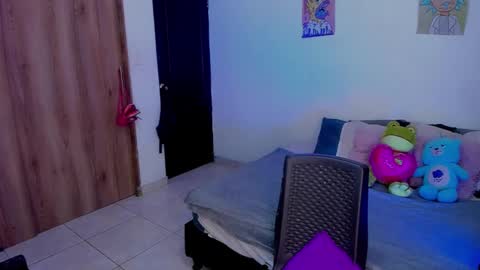 AnnieBlu3 online show from December 10, 2024, 1:44 pm