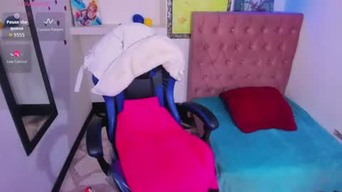 Anniee online show from July 15, 2026, 1:49 pm