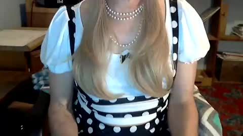 Snapshot of anniegurl chatting on December 28, 2024, 1:06 pm anniegurl online show from December 28, 2024, 1:06 pm