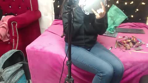 Annie online show from September 16, 2025, 2:18 pm