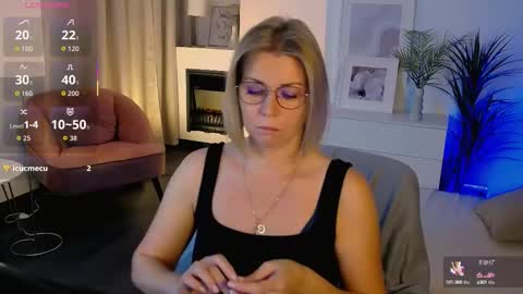 Snapshot of annielight chatting on October 7, 2025, 6:10 am Annie online show from October 7, 2025, 6:10 am