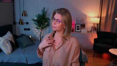 Annie online show from May 26, 2026, 6:53 am