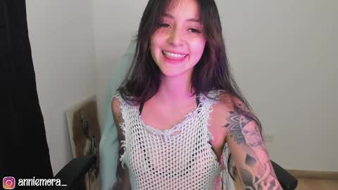 Snapshot of anniemora_ chatting on January 24, 2025, 2:39 am Annie online show from January 24, 2025, 2:39 am
