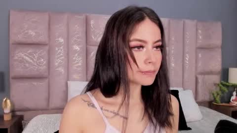 Annie online show from October 19, 2025, 11:44 am