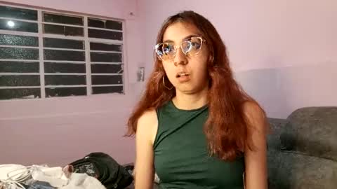 Snapshot of anniesparkle chatting on October 15, 2025, 4:34 am Annie Sparkle online show from October 15, 2025, 4:34 am