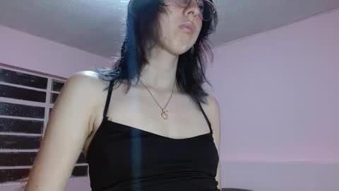 Snapshot of anniesparkle chatting on October 29, 2025, 12:24 am Annie Sparkle online show from October 29, 2025, 12:24 am