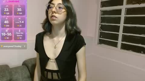 Snapshot of anniesparkle chatting on November 6, 2025, 11:37 pm Annie Sparkle online show from November 6, 2025, 11:37 pm