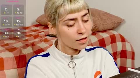 Snapshot of annietinky chatting on September 22, 2025, 2:24 am annietinky online show from September 22, 2025, 2:24 am
